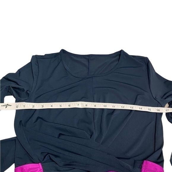 Fabletics PIA Front Twist Wide Elastic Bottom Band Thumbhole Cuffs Cropped L - Picture 8 of 15